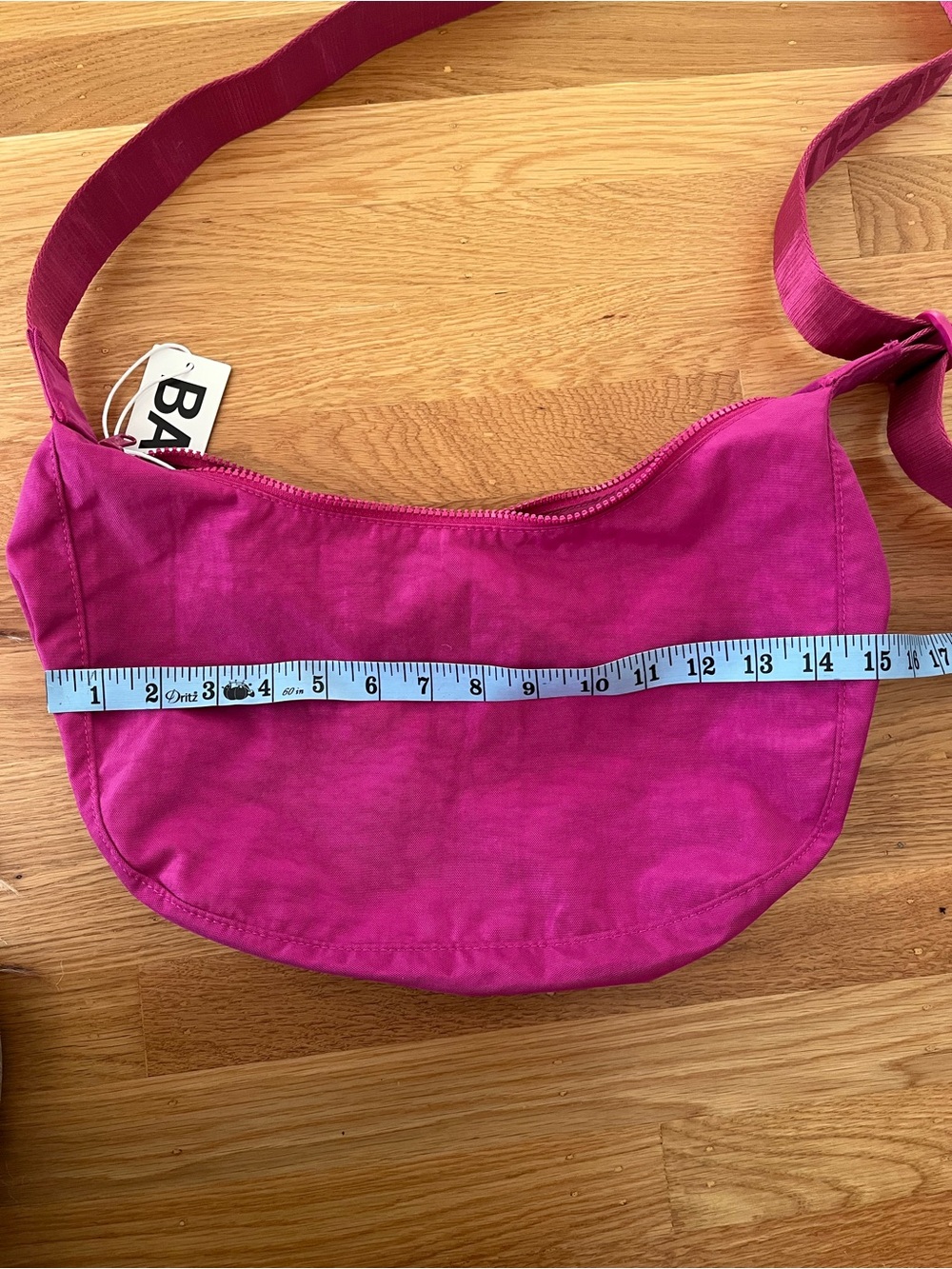 BNWT Baggu Med Crescent Bright Fuchsia - Picture 8 of 10